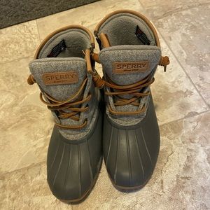 Winter sperry boots